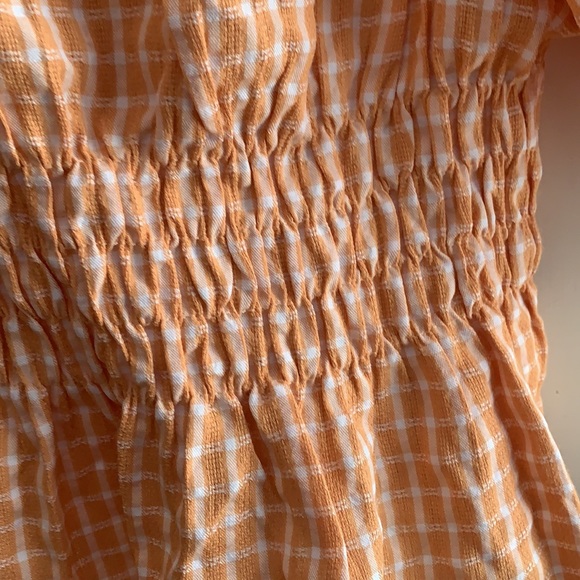 Orange and white crop top with balloon sleeves. - Picture 5 of 6